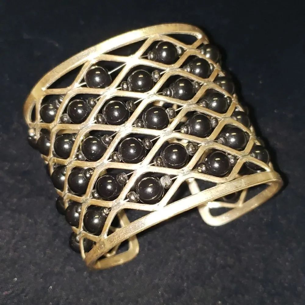 VNTG Goldtone Lattice Black Bead Bracelet - Picture 2 of 4